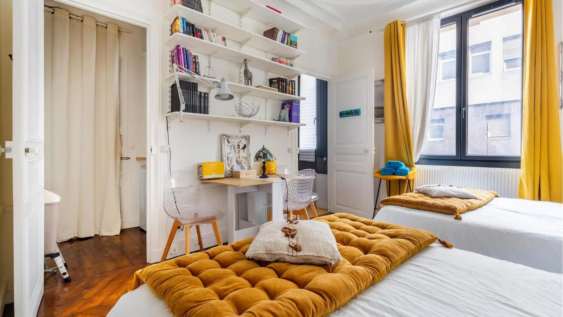 Amazing In With Kitchen Apartment